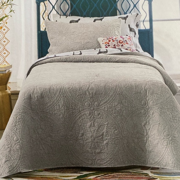 Opalhouse Bedding Twin Extra Long Medellion Stitch Quilt Grey